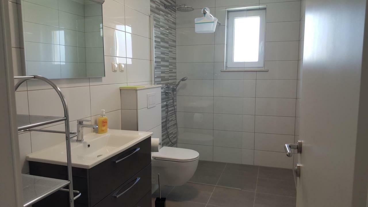 Apartmani Krajinovic Veglia Exterior foto
