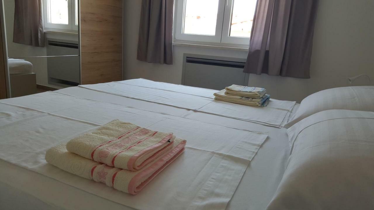 Apartmani Krajinovic Veglia Exterior foto